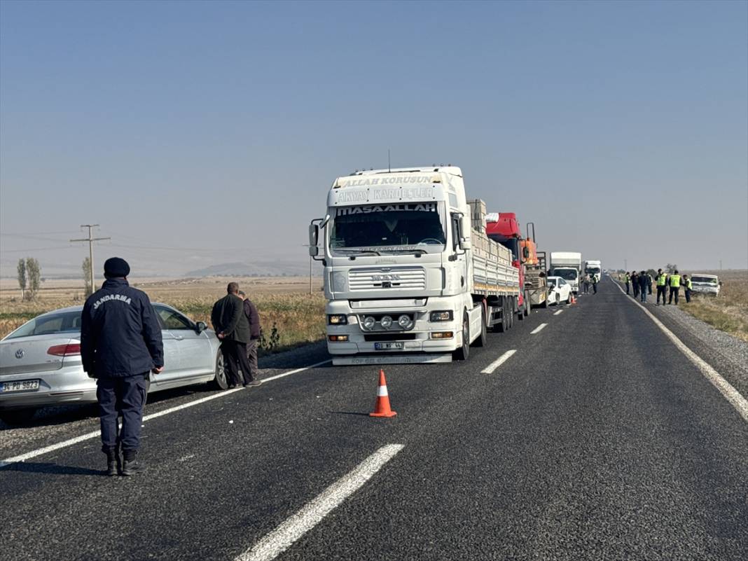 Konya'daki ailesinin yanından dönen Astsubay Ali Durgut zincirleme kazada hayatını kaybetti 15